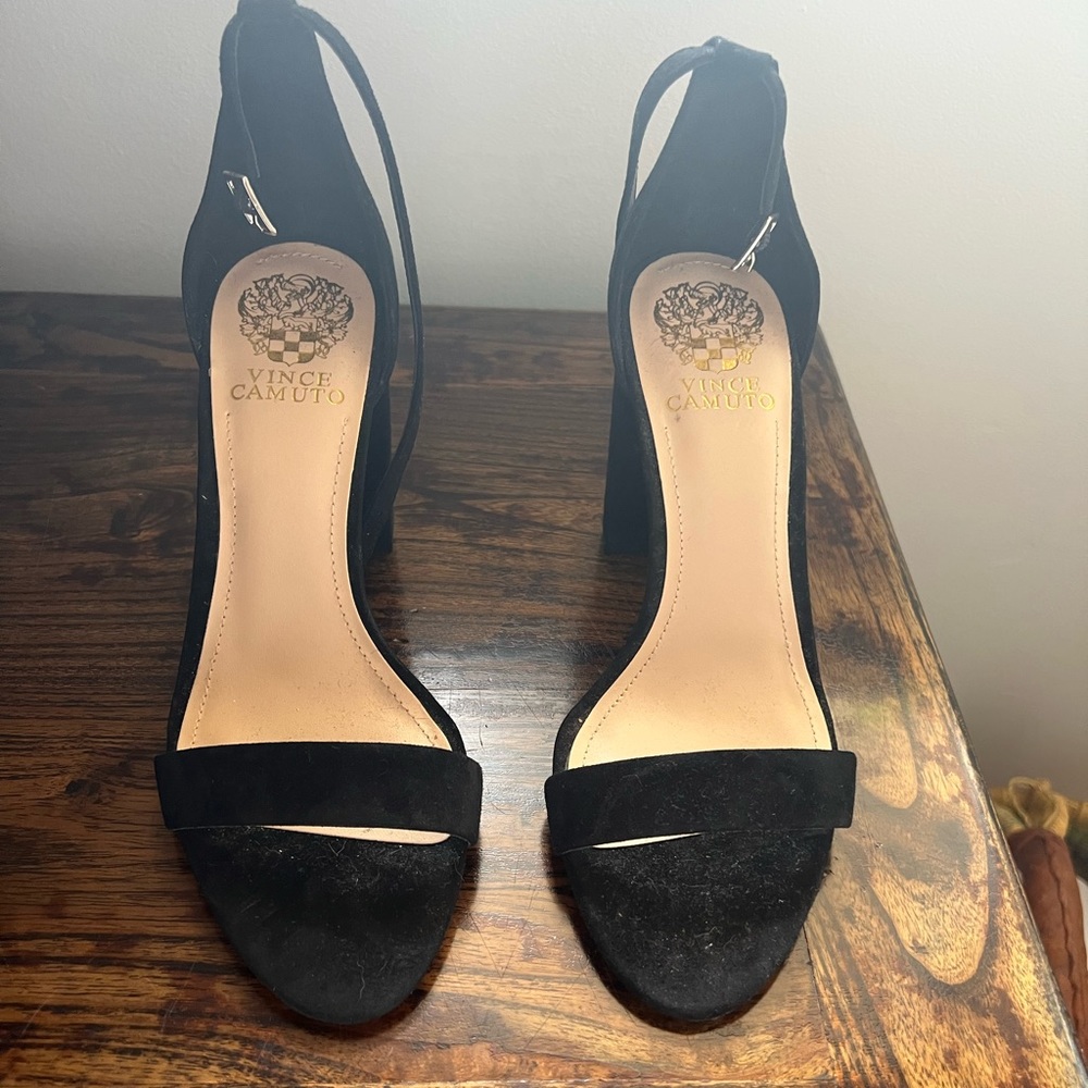 Vince Camuto black suede heel sandal as 8 1/2 never worn
